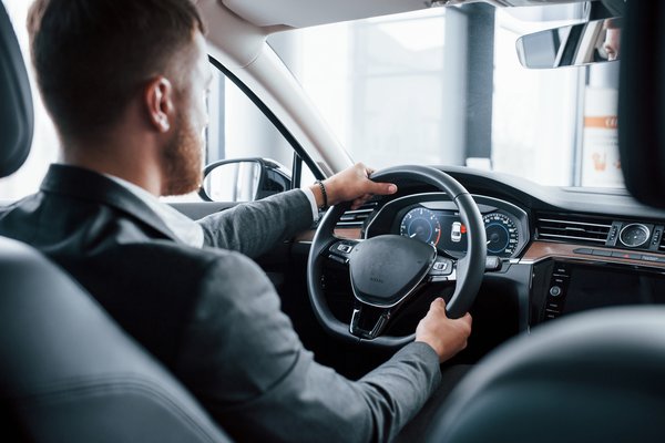 Chauffeur- und Fahrdienstleistungen: Effizienz und Komfort auf höchstem Niveau